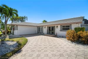 27126 Harbor Drive, Bonita Springs, FL 34135 - MLS#226008161