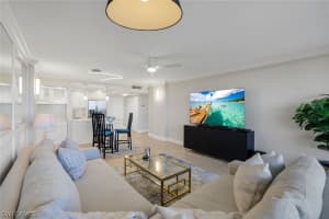 5 Bluebill Avenue, Naples, FL 34108 - MLS#226008170