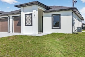 4604/4606 Golfview Boulevard, Lehigh Acres, FL 33973 - MLS#226008241