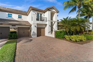 8069 Players Cove Dr 202, Naples