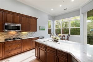 28510 Calabria Court, Naples, FL 34110 - MLS#226008433