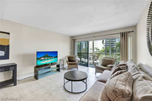 1 Bluebill Avenue, Naples, FL 34108 - MLS#226008513