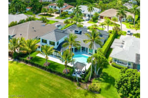 695 Wedge Drive, Naples, FL 34103 - MLS#226008546