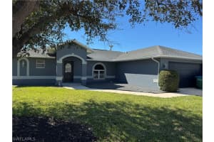 910 Gleason Parkway, Cape Coral, FL 33914 - MLS#226008619