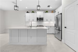 6947 Avalon Cir 1907, Naples