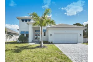 1448 10th St N, Naples