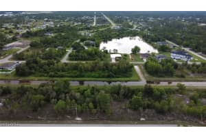 911 Foxdale Avenue, Lehigh Acres, FL 33974 - MLS#226008702