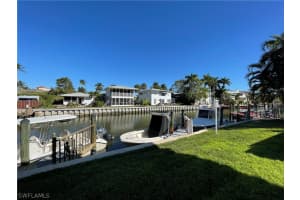 1417 Chesapeake Ave 101, Naples