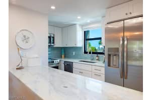 600 Neapolitan Way, Naples, FL 34103 - MLS#226008882