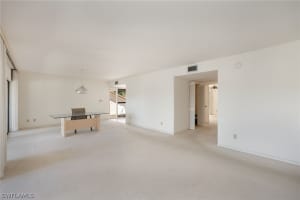 517 Lake Louise Circle, Naples, FL 34110 - MLS#226008919