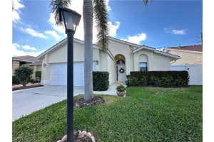 1315 Naples Lake Drive, Naples, FL 34104 - MLS#226008986
