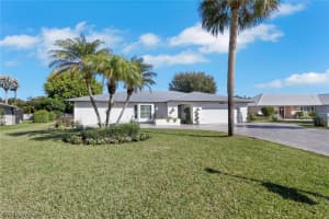 10450 Windsor Way, Naples, FL 34109 - MLS#226009025