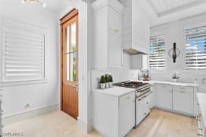 901 10th Avenue, Naples, FL 34102 - MLS#226009201