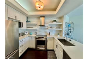 365 5th Avenue, Naples, FL 34102 - MLS#226009218