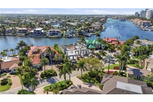 310 Pirates Bight, Naples, FL 34103 - MLS#226009346