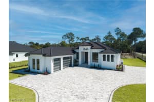 1886 39th Street, Naples, FL 34117 - MLS#226009377