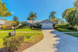 2442 Outrigger Lane, Naples, FL 34104 - MLS#226009424