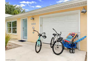 856 98th Avenue, Naples, FL 34108 - MLS#226009468