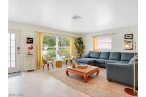 856 98th Avenue, Naples, FL 34108 - MLS#226009468