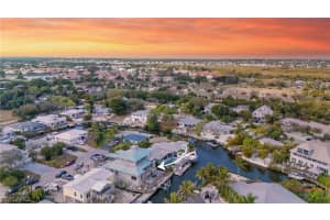 2649 Riverview Drive, Naples, FL 34112 - MLS#226009516