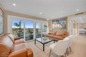 300 Park Shore Dr Pha6, Naples