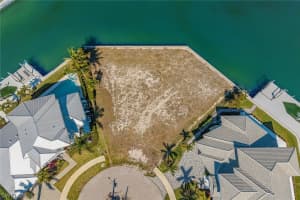 996 Spruce Court, Marco Island, FL 34145 - MLS#226009557