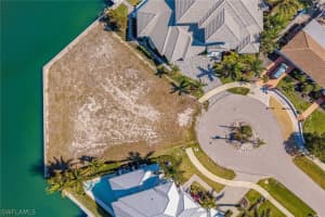 996 Spruce Court, Marco Island, FL 34145 - MLS#226009557