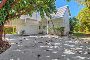 1120 Sandpiper St, Naples