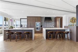 909 10th Street, Naples, FL 34102 - MLS#226009762