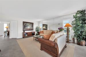 53 High Point Circle, Naples, FL 34103 - MLS#226009766