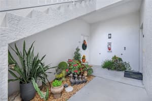 1335 Charleston Square Drive, Naples, FL 34110 - MLS#226009800