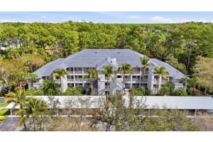 1882 TARPON BAY Drive, Naples, FL 34119 - MLS#226009838