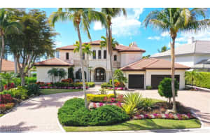 361 Pirates Bight, Naples