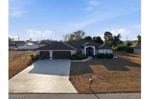 32 9th Avenue, Cape Coral, FL 33909 - MLS#226010121