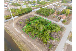 52 Loraine Avenue, Lehigh Acres, FL 33976 - MLS#226010223