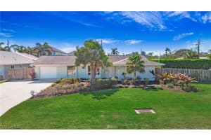 800 100th Avenue, Naples, FL 34108 - MLS#226010371