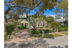 775 Broad Court, Naples, FL 34102 - MLS#226010488