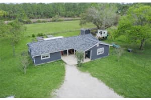 2210 20th Ave Ne, Naples