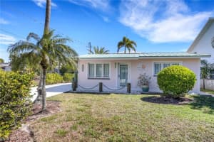 1290 Venetian Way, Naples, FL 34110 - MLS#226010892