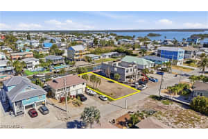 129 Curlew Street, Fort Myers Beach, FL 33931 - MLS#226010902