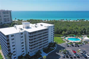 1 Bluebill Avenue, Naples, FL 34108 - MLS#226010947