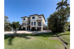 200 Golf Drive, Naples, FL 34102 - MLS#226011149