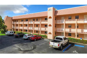 180 TURTLE LAKE Court, Naples, FL 34105 - MLS#226011368