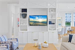 28571 Calabria Court, Naples, FL 34110 - MLS#226011530