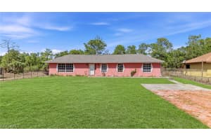 2821 24th Ave Ne, Naples