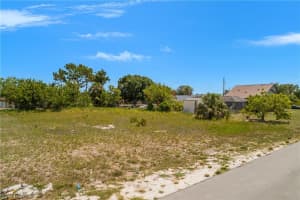 5402 5th Street, Lehigh Acres, FL 33971 - MLS#226011587