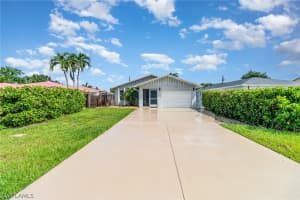 517 98th Avenue, Naples, FL 34108 - MLS#226011725