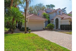 130 Amblewood Ln 8-801, Naples