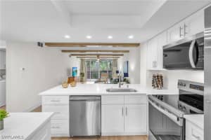 15171 Cedarwood Lane, Naples, FL 34110 - MLS#226011916