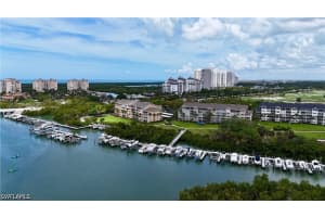 320 Horse Creek Dr 403, Naples